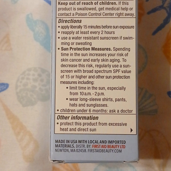 First Aid Beauty Ultra Repair Face Moisturizer with Sunscreen 30 SPF - Picture 4 of 4